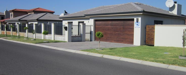 Brackenfel Burgundy Estate: Bordeaux Street